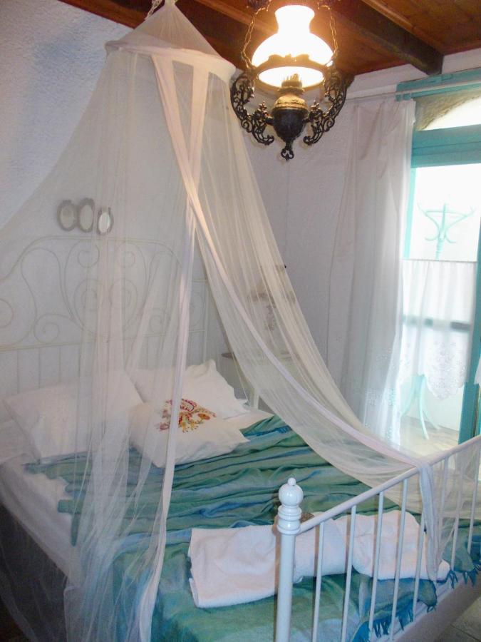 Nyfes Traditional Boutique Frosyni Skyros Bagian luar foto