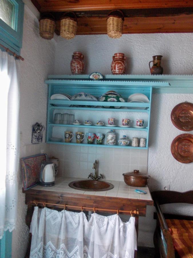Nyfes Traditional Boutique Frosyni Skyros Bagian luar foto
